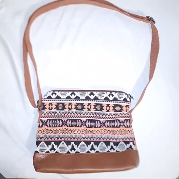 {SOLD} Boho/Aztec/Western Crossbody Bag (10"x8") - NEW - Picture 4 of 8